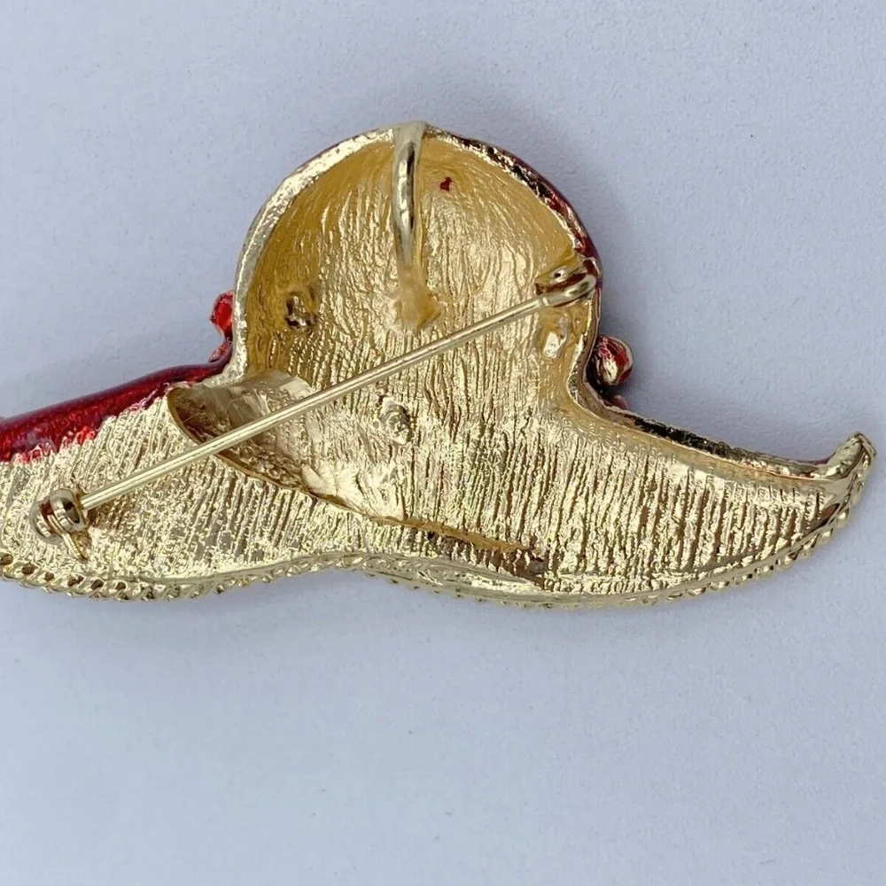Beautiful Brooch - Picture 2 of 2